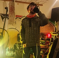 Alessandro Villa durante una seratta Live